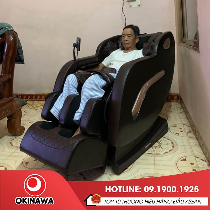 khach-hang-su-dung-tai-nha-ghe-massage-okinawa-os-111-1 Khách hàng sử dụng tại nhà ghế massage Okinawa OS-111
